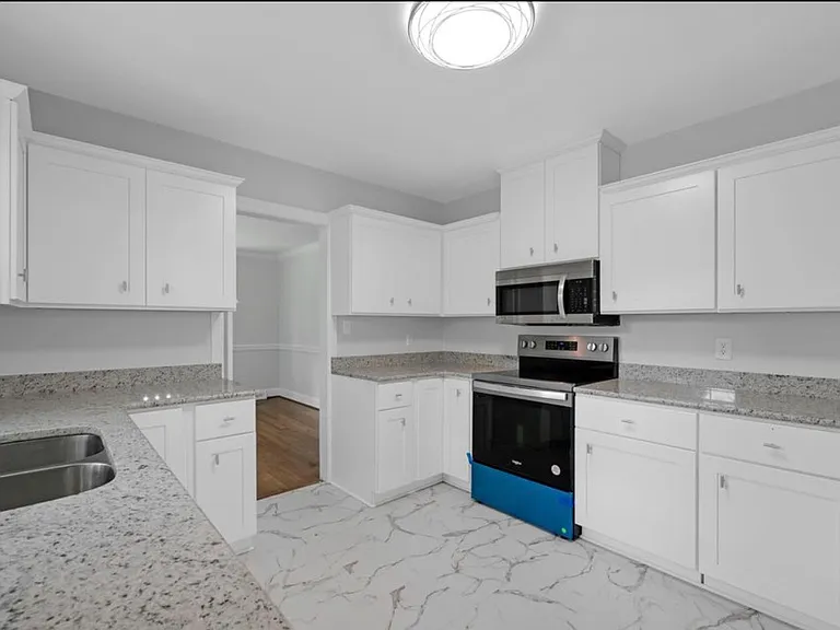 306 Granville Dr — Photo 12