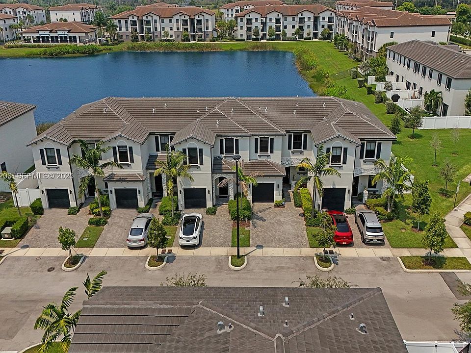 1st image of 411 NW 204th St