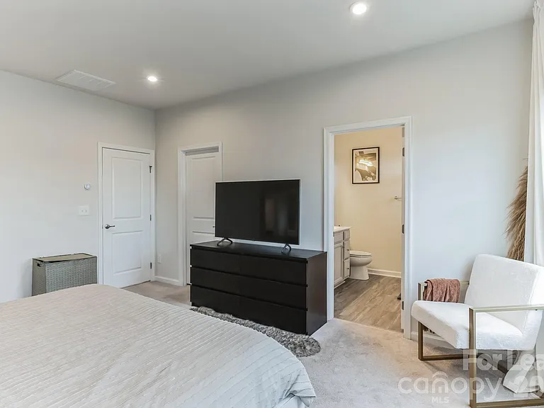 5048 Patton Dr — Photo 16