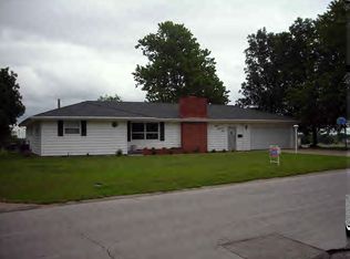 801 Fairway Ln, Fort Scott, KS 66701