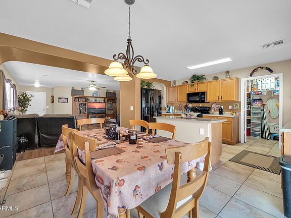3rd image of 10541 W FOOTHILL Drive
