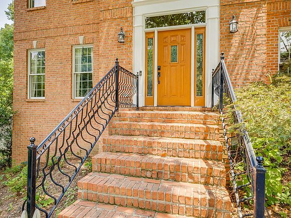 5th image of 1808 Bramblewood Dr