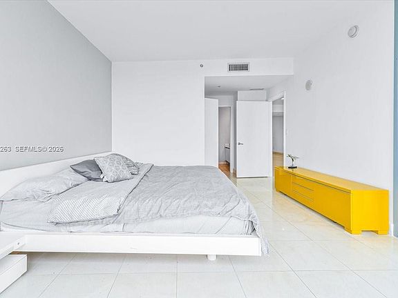 5th image of 601 NE 36th St APT 2203