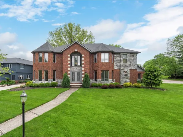 14931 Regency Dr, Strongsville, OH 44149