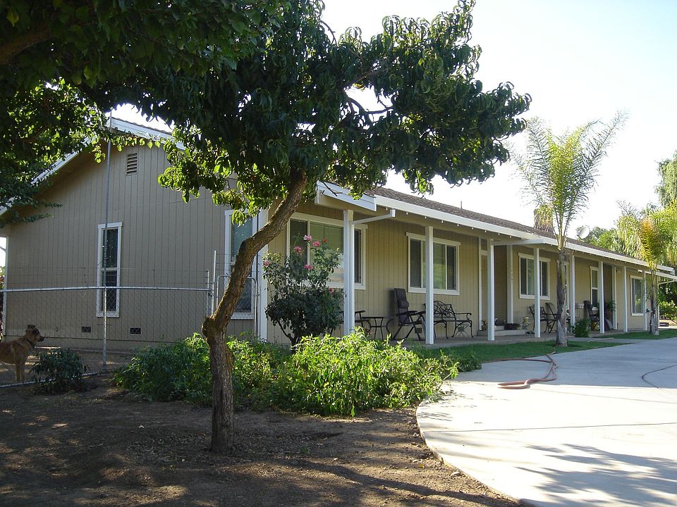 Front view with circle drive