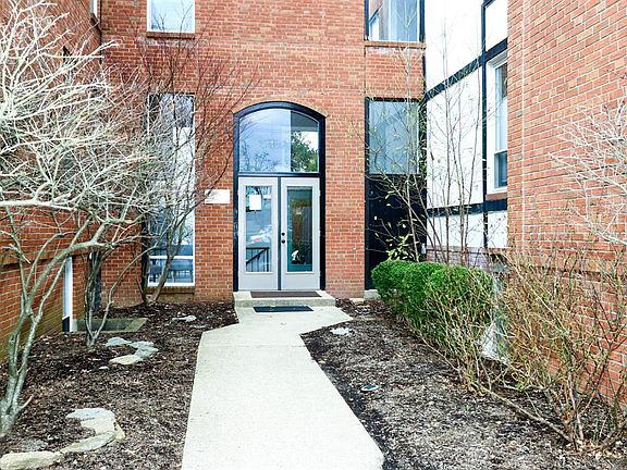 3rd image of 3817 Petoskey Ave APT 16