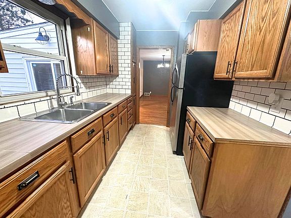 4th image of 303 Harrison St