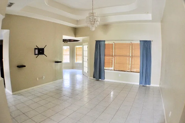916 Parkway Dr — Photo 4