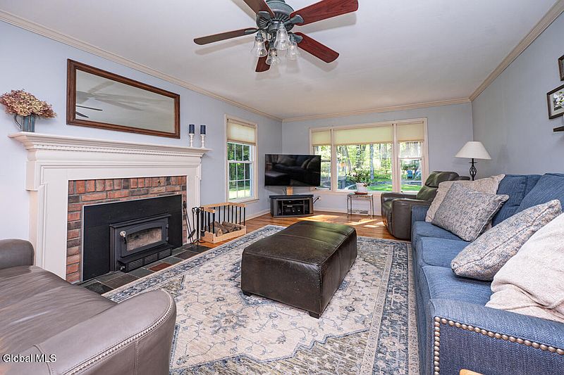 4th image of 573 Jefferson Court