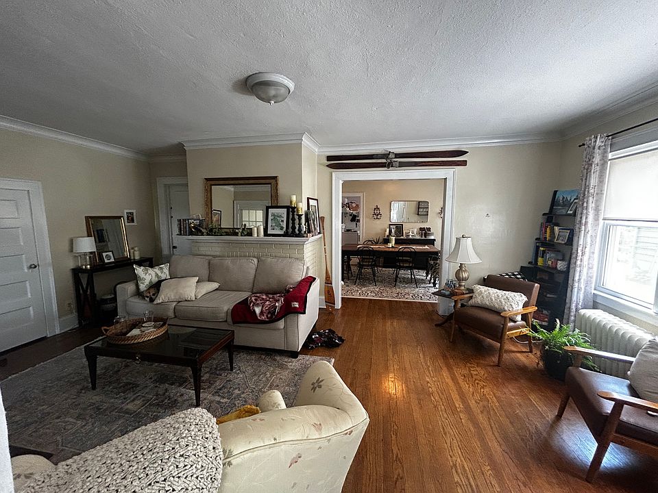 1st image of 32 Bretton Rd Floor 1