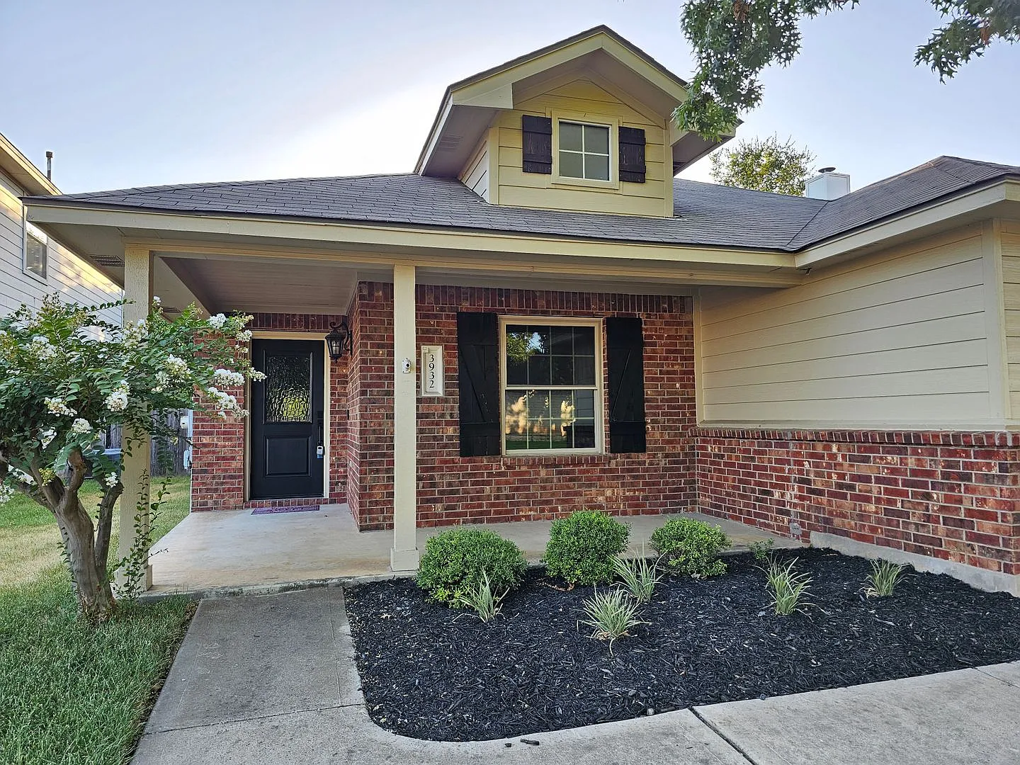 Great Round Rock Location - 3 Bed / 2 Bath — Photo 3