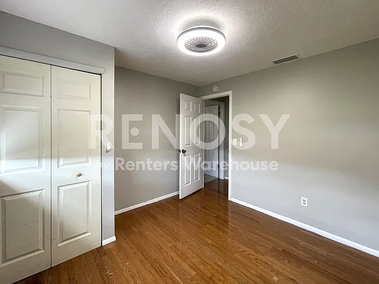 802 Embassy Rd — Photo 27
