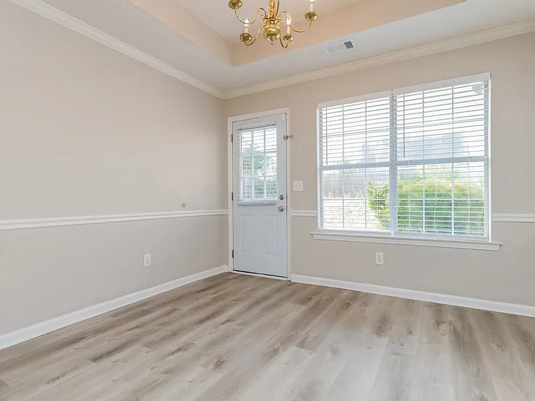 1810 Midcourt Way — Photo 8