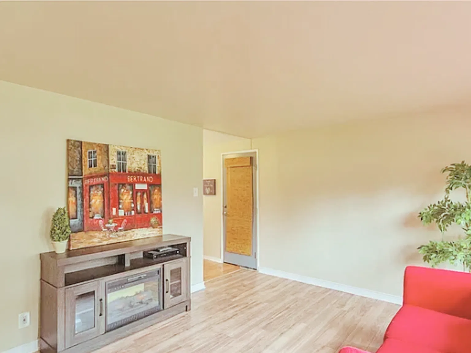 2 bed, 672 sqft, $2,300 — Photo 3