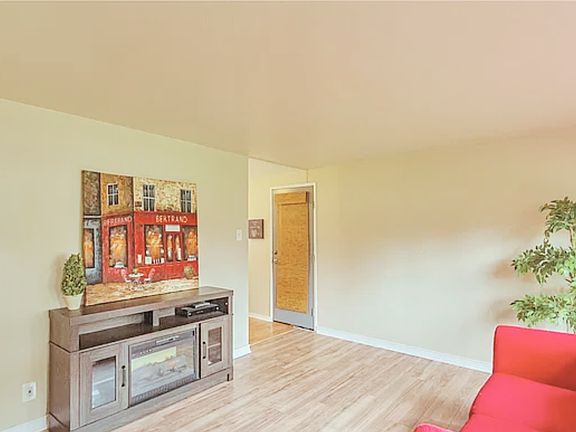 3rd image of 22810 55th Ave W