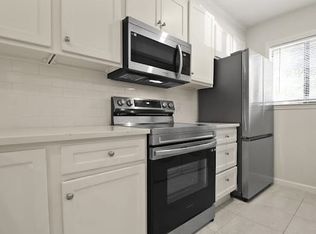 96 Mathews Dr APT 207, Hilton Head Island, SC 29926