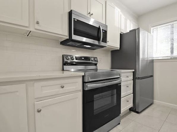 96 Mathews Dr APT 207