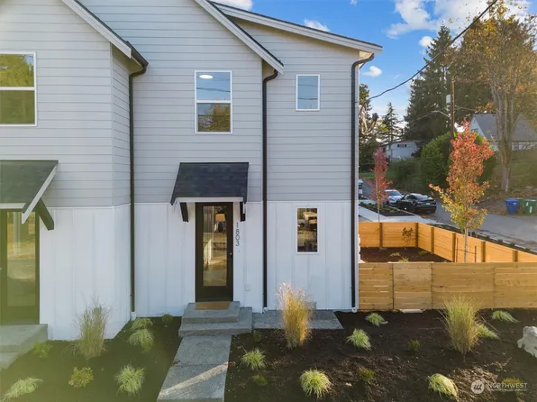 1803 N 105th Street, Seattle, WA 98133