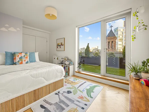 531 Vanderbilt Avenue image 8 of 21