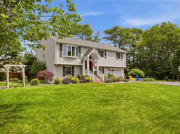 11 Carol Ave, Bristol, RI 02809