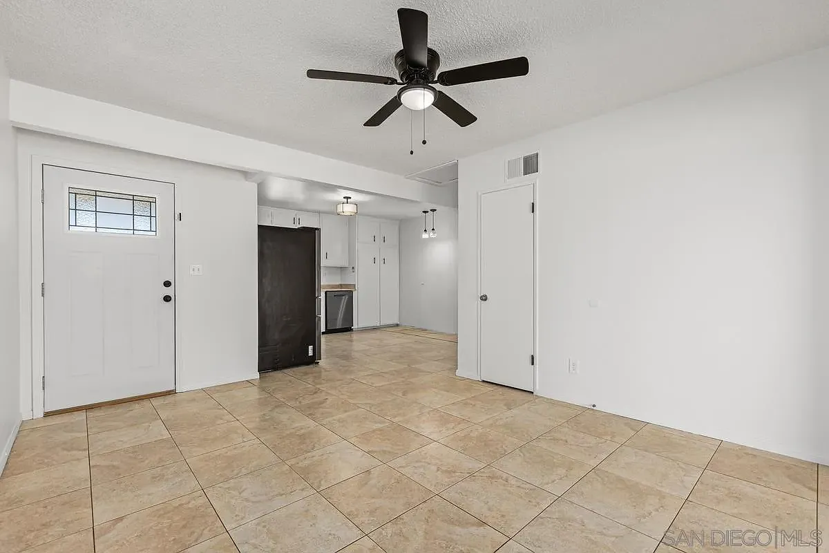 3 bed, 1.0 bath, 954 sqft, $3,400 — Photo 3