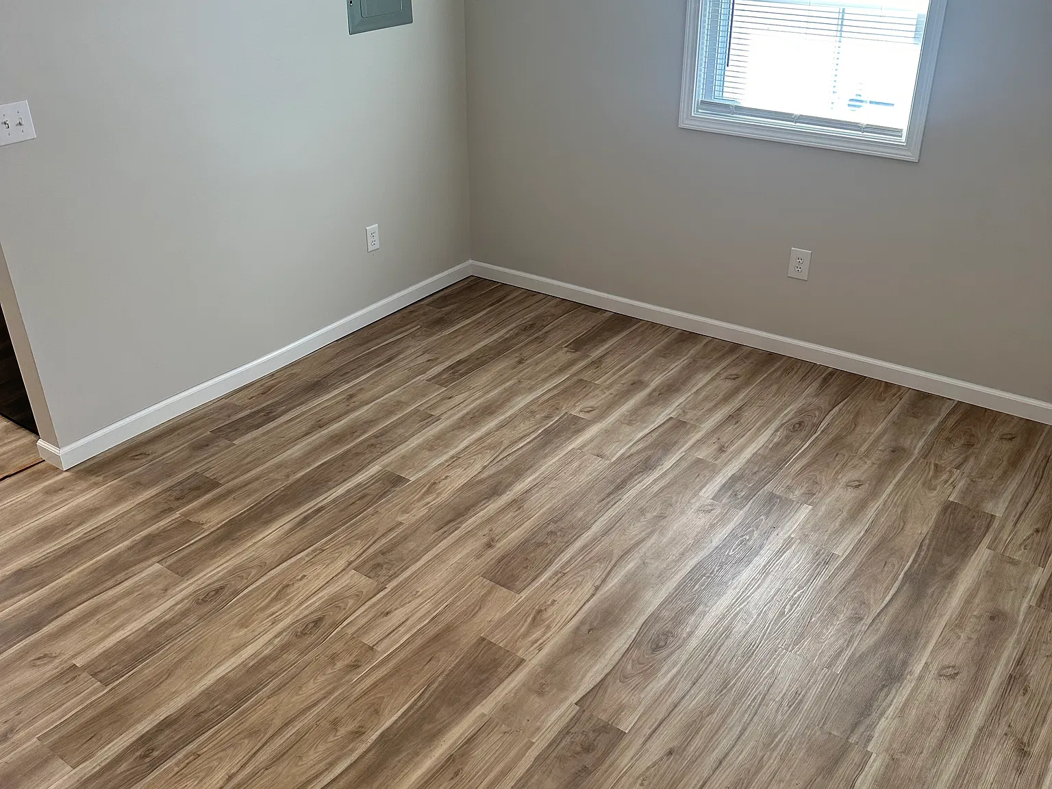 418 E Otis Ave — Photo 2