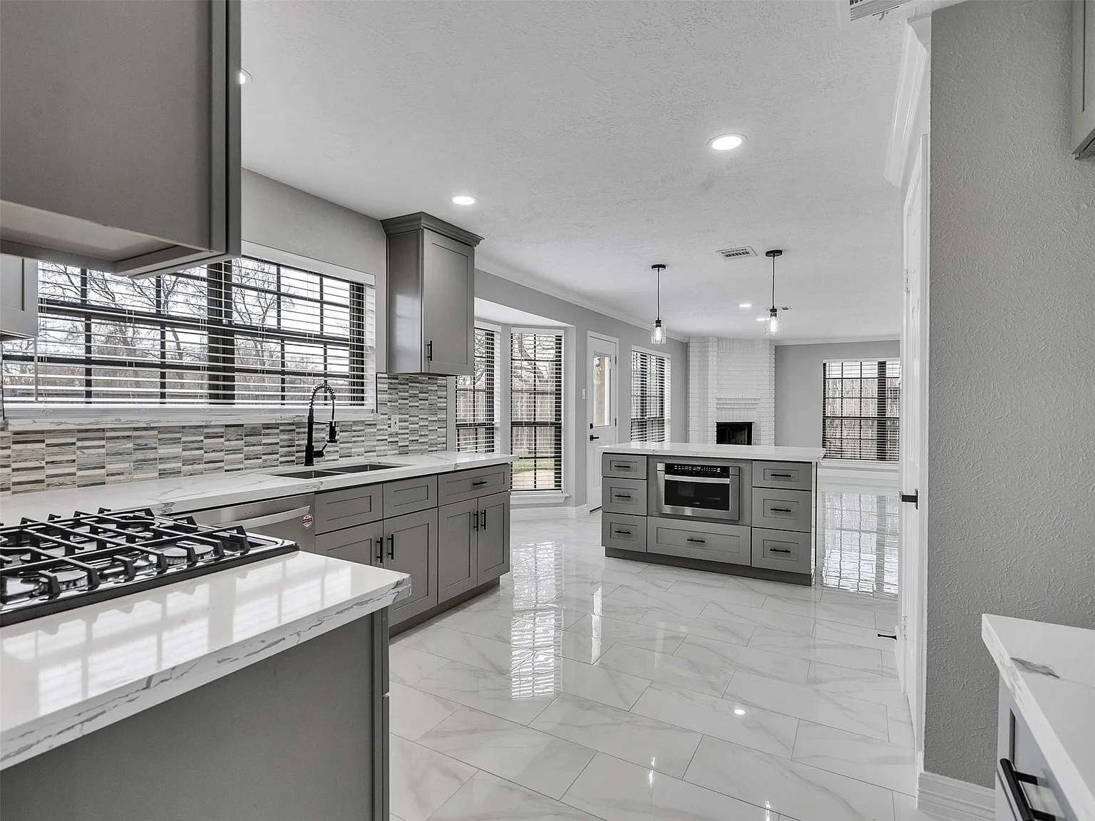 4 bed, 2.5 bath, 2506 sqft, $3,000 — Photo 4