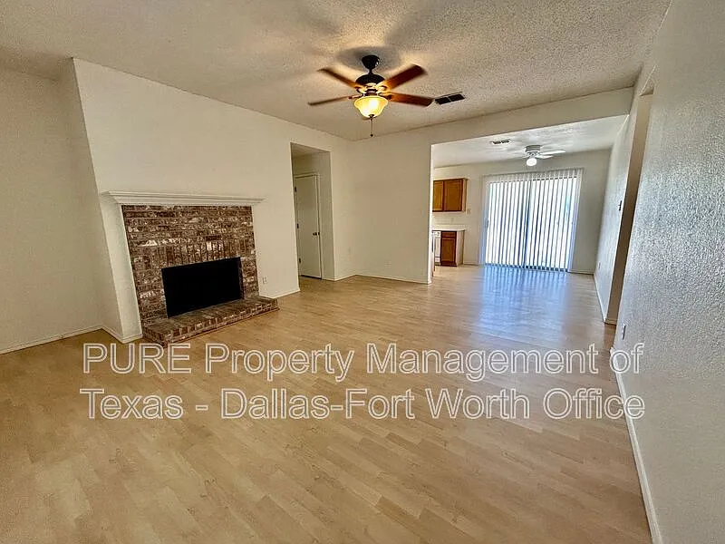 3 bed, 2.0 bath, 1192 sqft, $1,850 — Photo 2