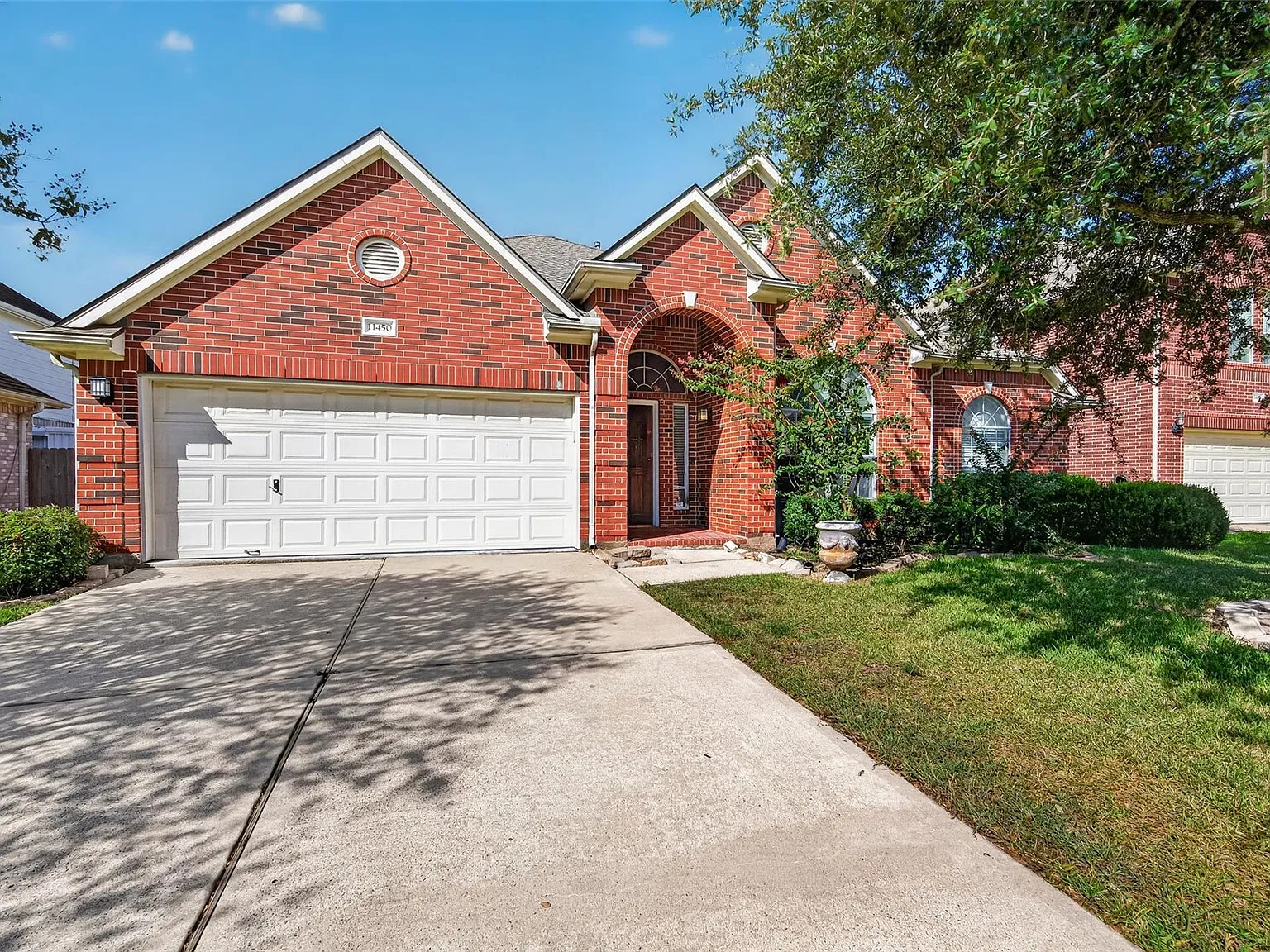 3 bed, 2.0 bath, 2404 sqft, $2,500 — Photo 3