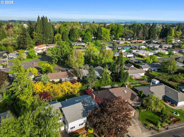 316 McLaughlin Dr, Woodburn, OR 97071