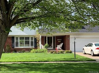 36268 Curtis Rd, Livonia, MI 48152