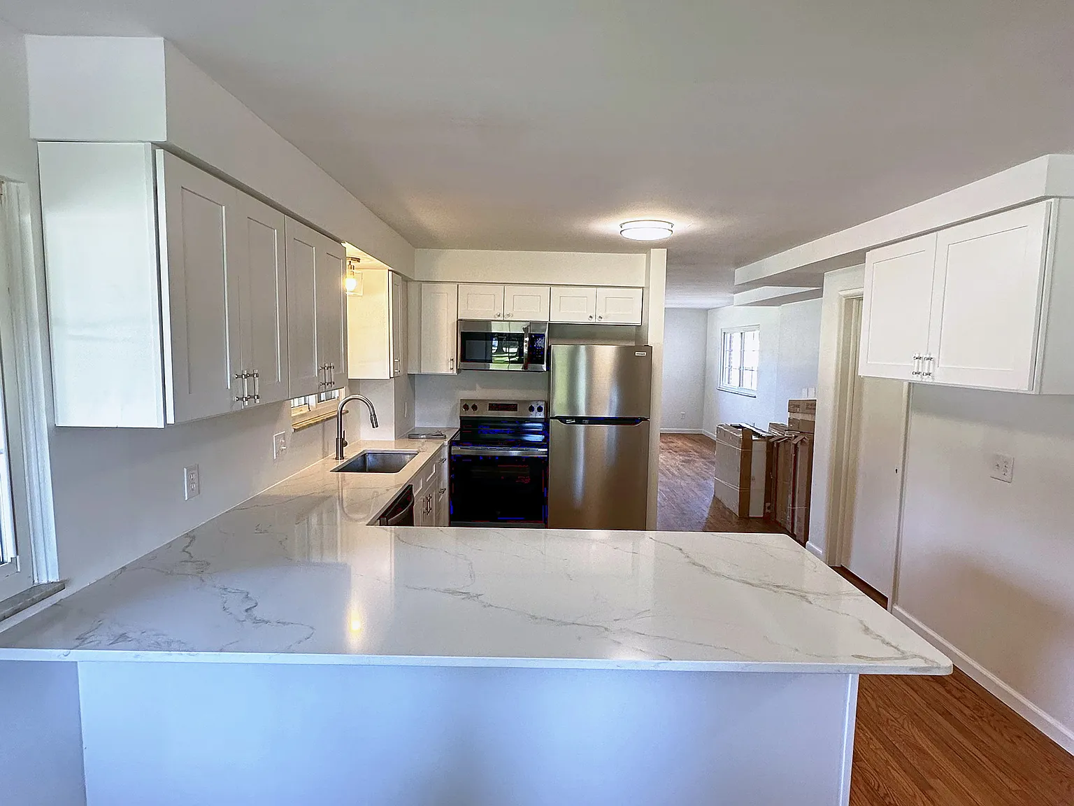 3 bed, 1700 sqft, $2,199 — Photo 2