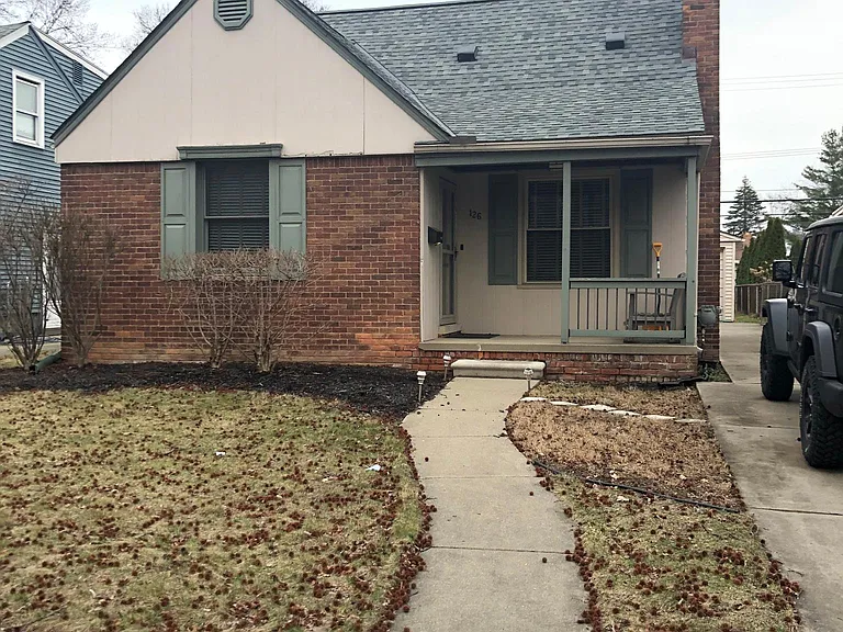 126 N Wilson Ave — Photo 1