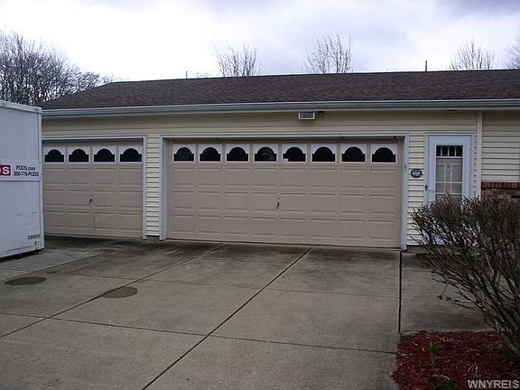 3rd image of 49 Greenmeadow Dr