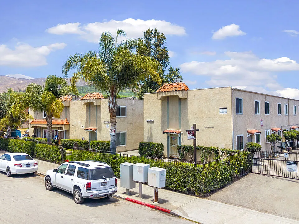 401 W Ramona St