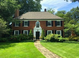 2900 Glengary Rd, Shaker Heights, OH 44120
