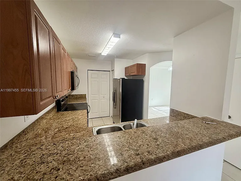 962 SW 143rd Ave #2207 — Photo 6