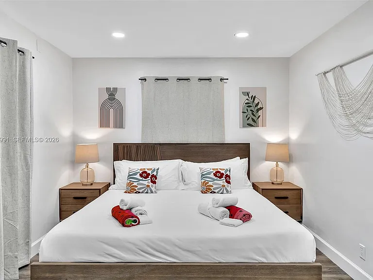 703 NE 7th St #5 — Photo 30