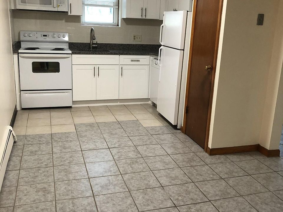 Eat-in kitchen