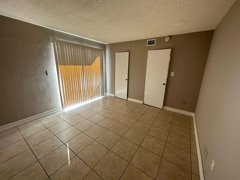 1830 Maravilla Ave #311 — Photo 9