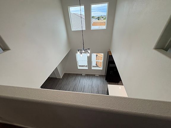 3rd image of 943 S Sweetwater Dr