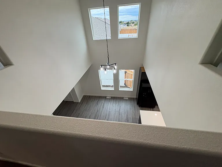 943 S Sweetwater Dr — Photo 3