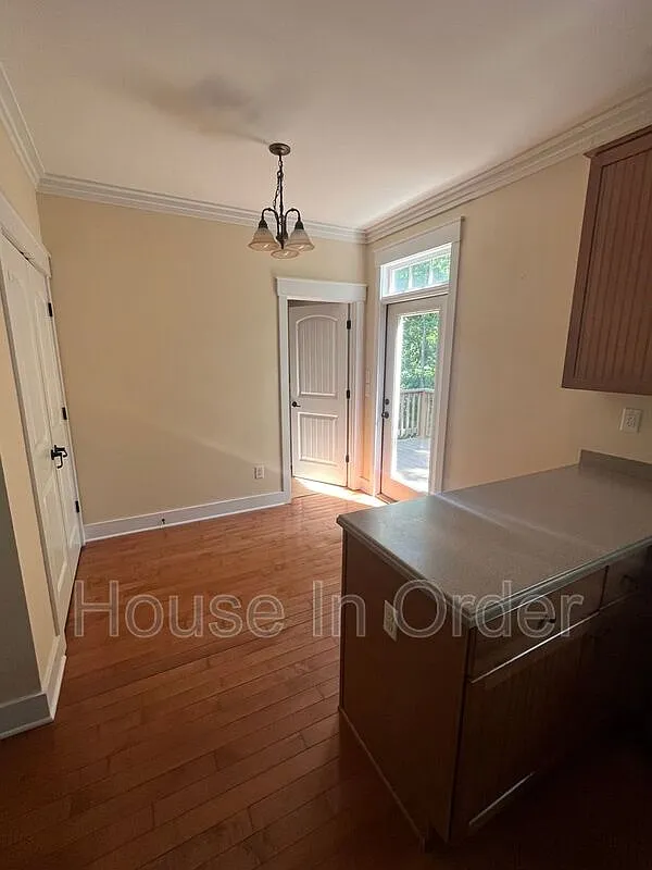 3 bed, 3.0 bath, $2,295 — Photo 4