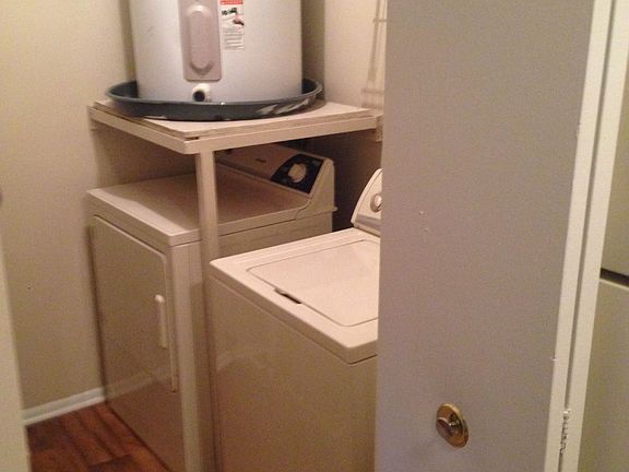 4th image of 9309 Willow Creek Dr APT K