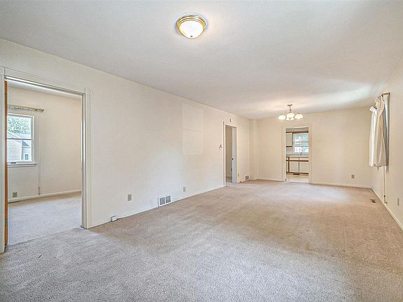 2nd image of 1405 Woodbridge St