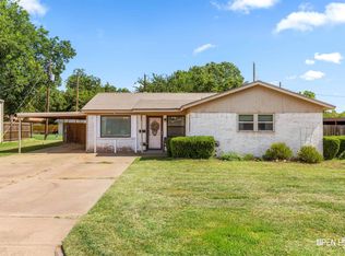 221 Dogwood Ln, Burkburnett, TX 76354
