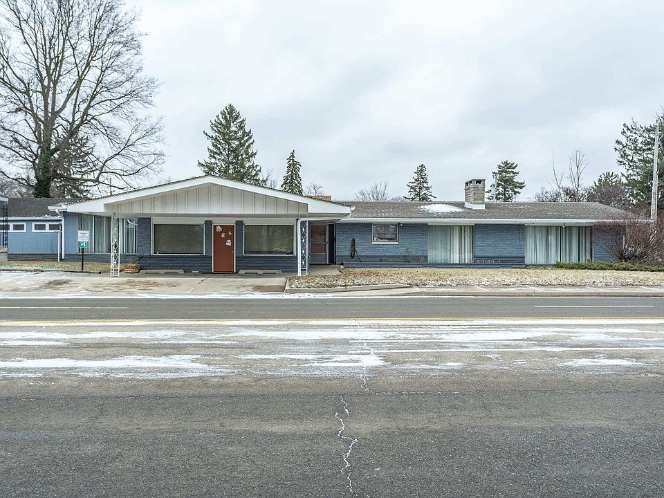 1st image of 225 College Dr