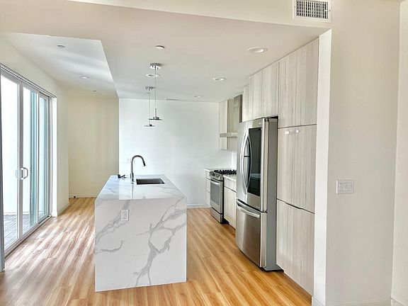 5th image of 1166 Holly Ave #13