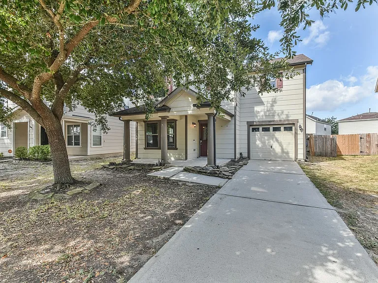 29315 Hickory Terrace Dr — Photo 1