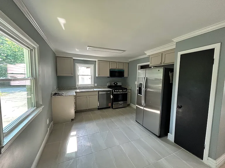 201-203 W Glendale St #203 — Photo 4